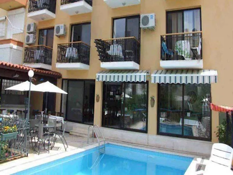 **  Hotel Amphora Foça Turquía
