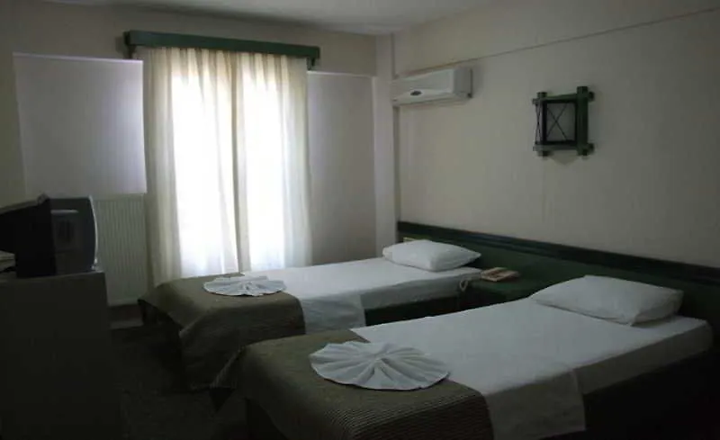Hotel Amphora Foça 2*,